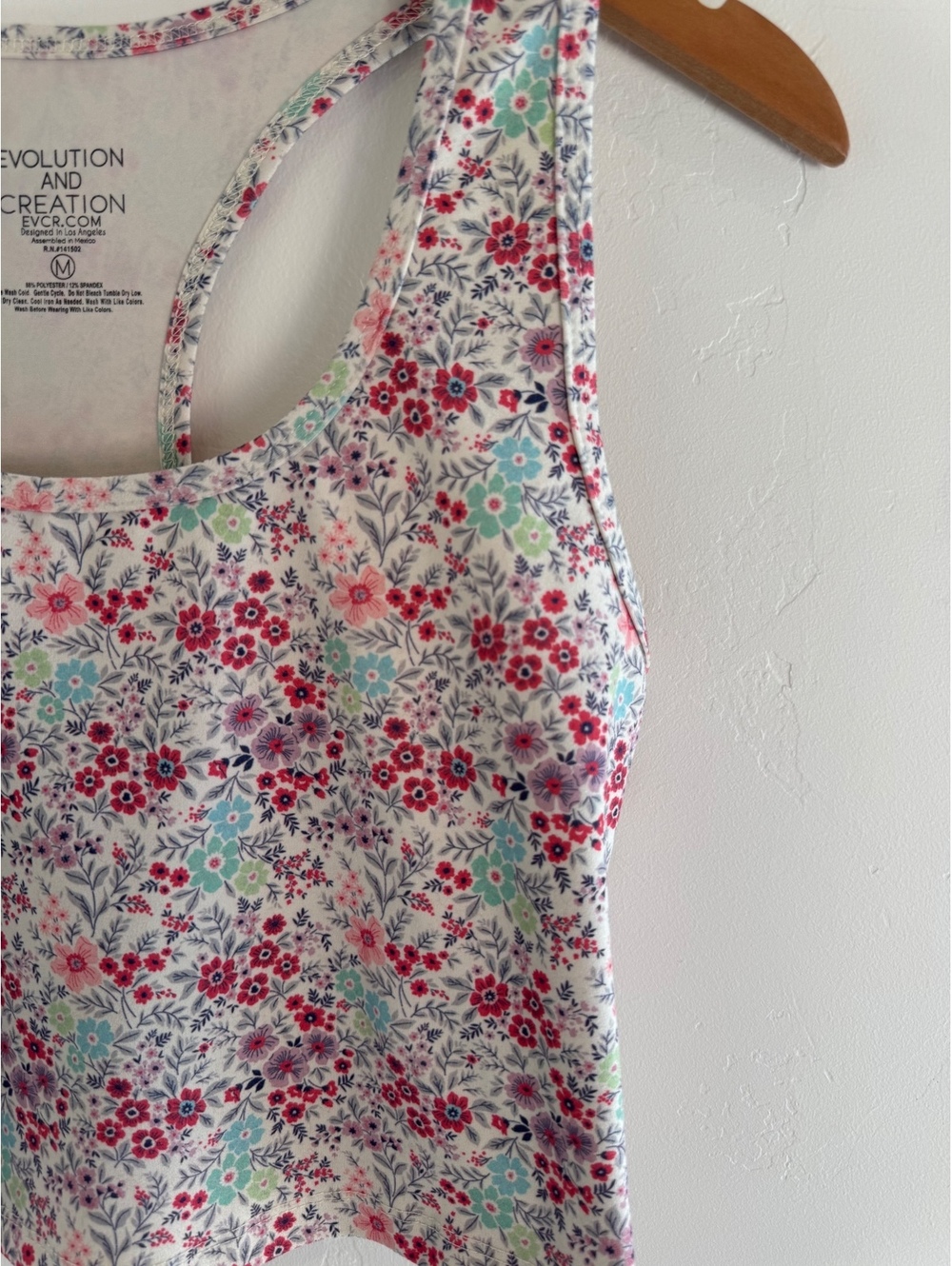 Evolution & Creation Floral Racerback Crop Tank – Size Medium - Picture 2 of 3